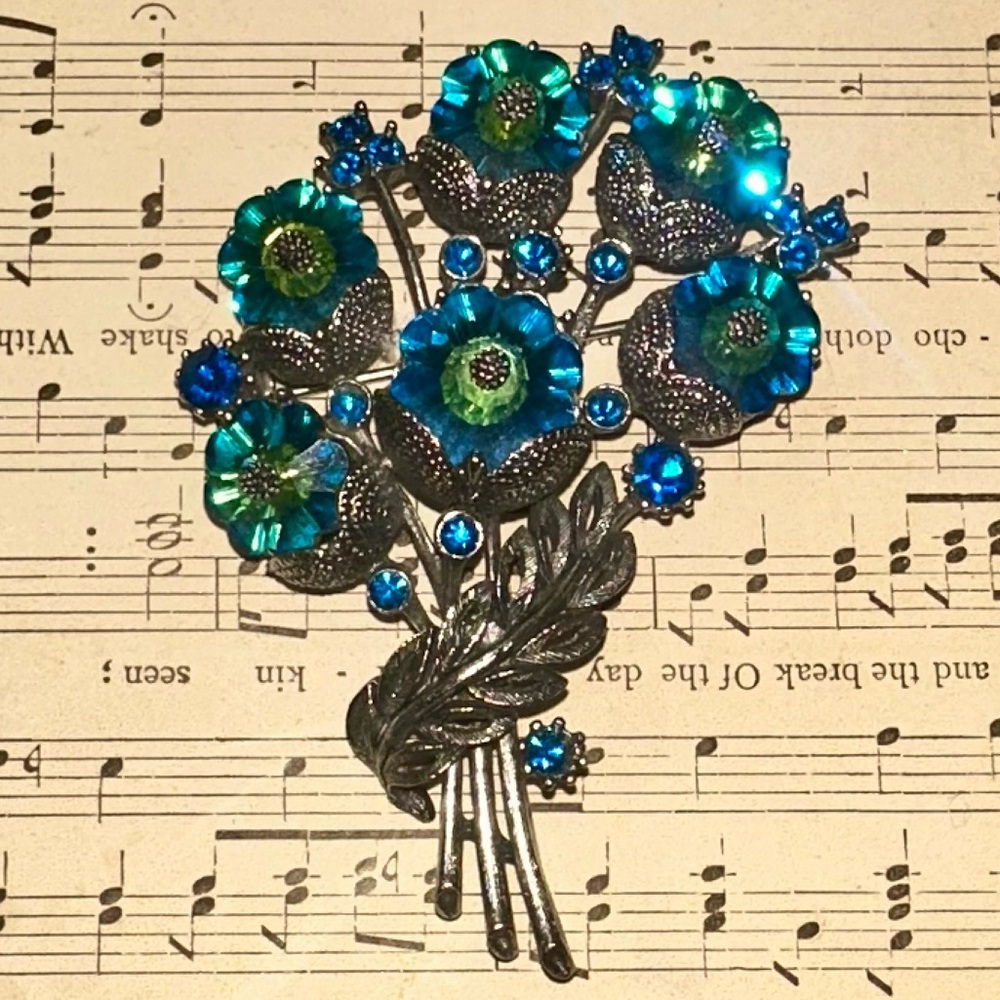 Stunning vintage Albert Weiss Blue and Silver Floral Brooch margarita bouquet 💐